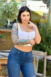 Gorgeous In Jeans Gorgeous In Jeans