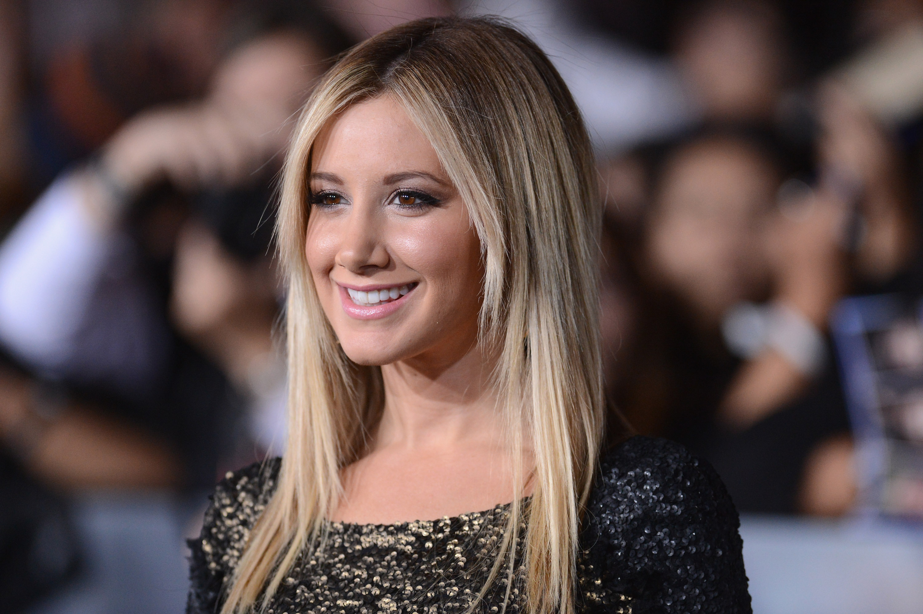 Ashley Tisdale video Breaking Dawn 2 premiere in LA 11/12/12 