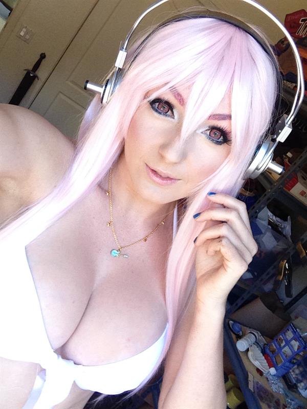 Jessica Nigri in a bikini taking a selfie