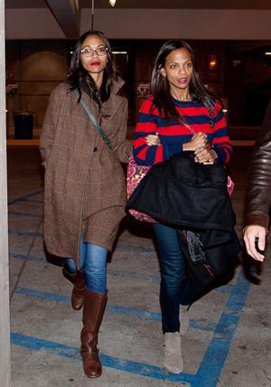Zoe Saldana arrives at Los Angeles International Airport (05.02.2013) 