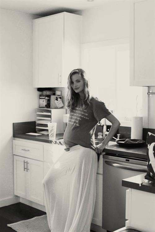 Pregnant Amanda Booth - At home - June 14, 2014  