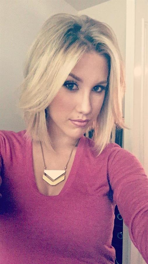 Savannah Chrisley taking a selfie