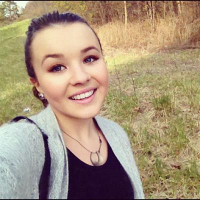 Torri Webster taking a selfie