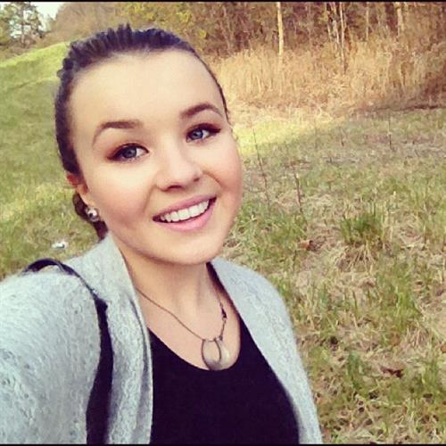 Torri Webster taking a selfie