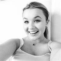 Torri Webster taking a selfie