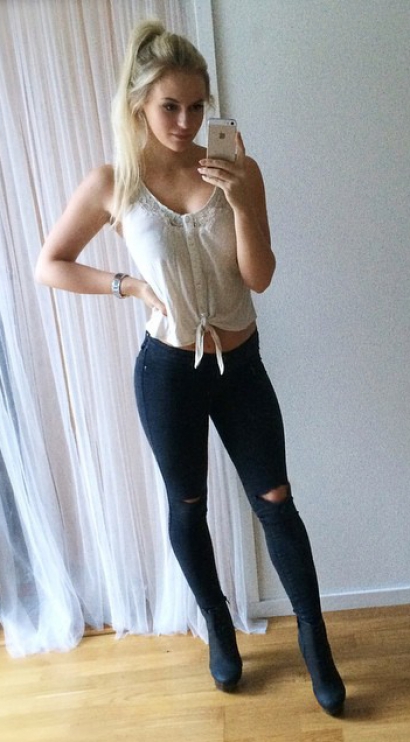 Anna Nyström taking a selfie