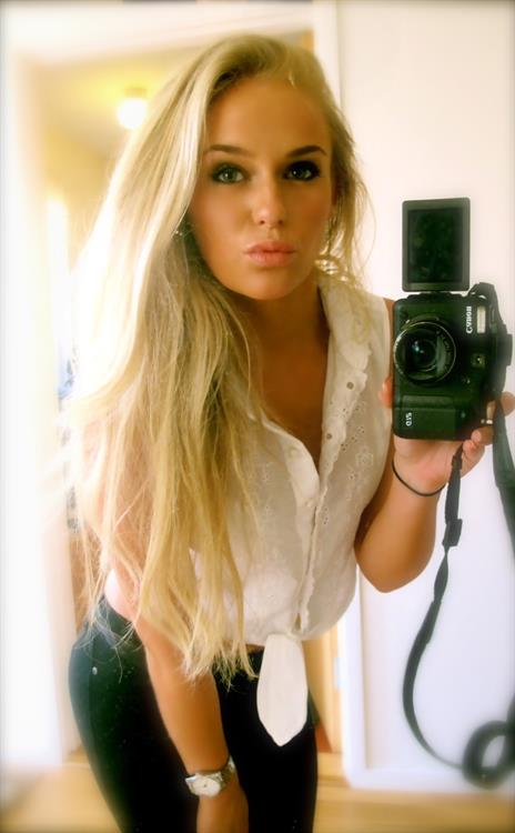 Anna Nyström taking a selfie