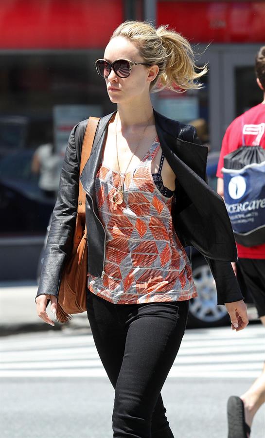 Olivia Wilde out in the west village 19 05 12 