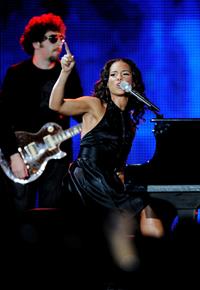 Alicia Keys performing at the World Music Awards 