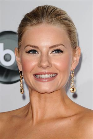 Elisha Cuthbert attending the 2012 American Music Awards in Los Angeles Nov 18, 2012 