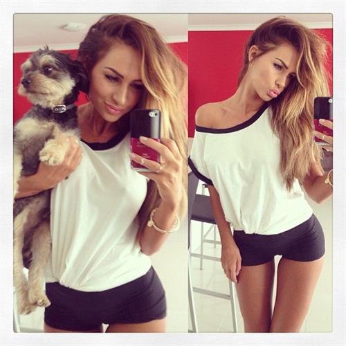 Rosanna Arkle taking a selfie