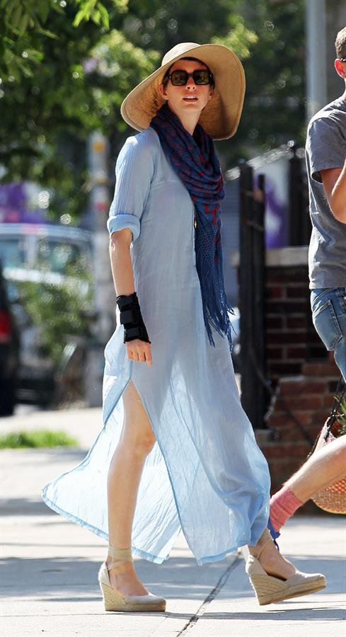 Anne Hathaway heading to a backyard party in New York City on July 4, 2012