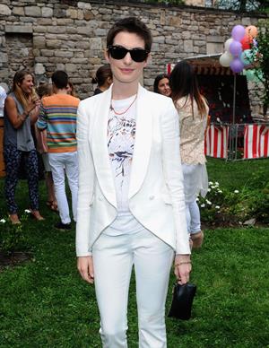 Anne Hathaway Stella McCartney Spring 2012 Presentation Dinner on June 11, 2012