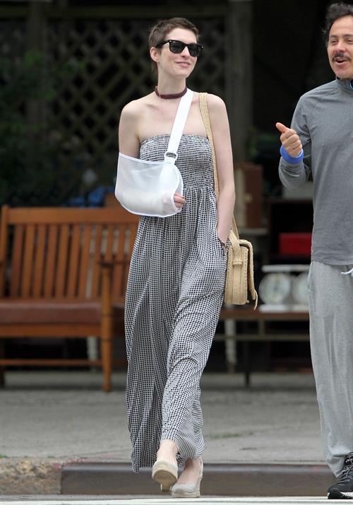 Anne Hathaway out for lunch in Brooklyn New York City on May 30, 2012