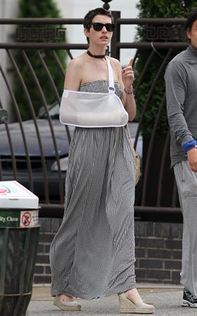 Anne Hathaway out for lunch in Brooklyn New York City on May 30, 2012