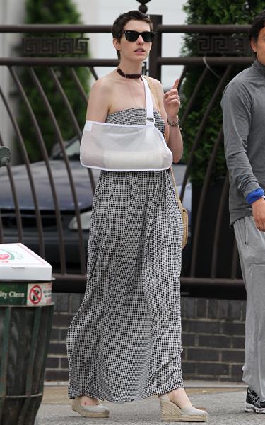 Anne Hathaway out for lunch in Brooklyn New York City on May 30, 2012