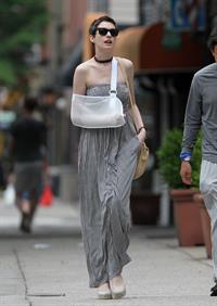 Anne Hathaway out for lunch in Brooklyn New York City on May 30, 2012