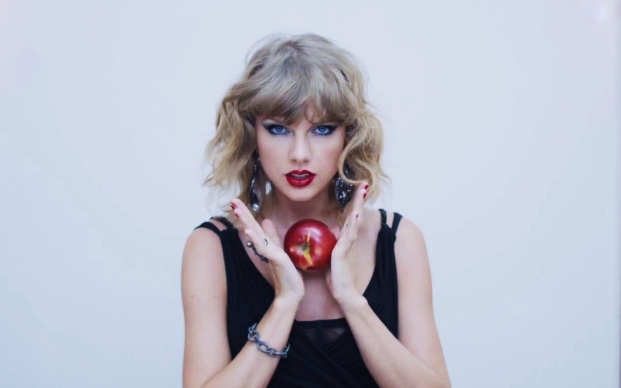 Taylor Swift Gets Phd