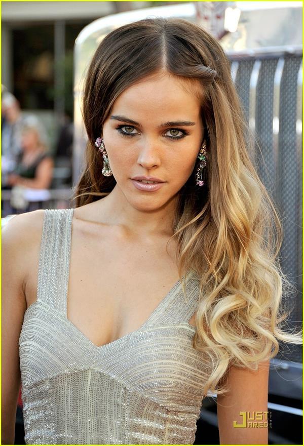 Isabel Lucas