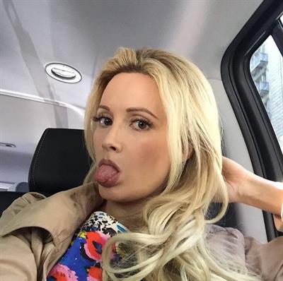 Holly Madison taking a selfie