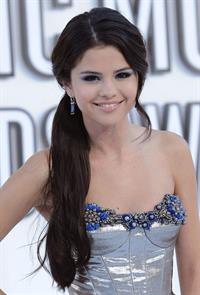 Selena Gomez attends the 2010 MTV Video Music Awards on September 12, 2010