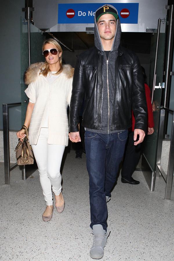 Paris Hilton arrives at Los Angeles International Airport (02.02.2013) 