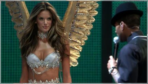 Alessandra Ambrosio in lingerie