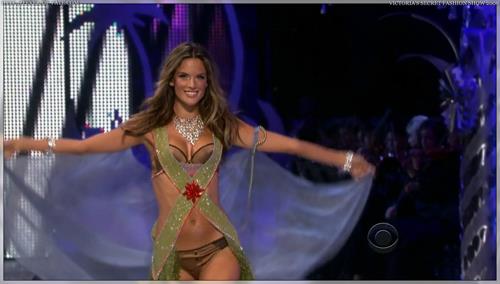 Alessandra Ambrosio in lingerie