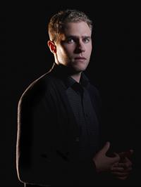 Iain De Caestecker