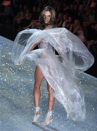 Alessandra Ambrosio in lingerie