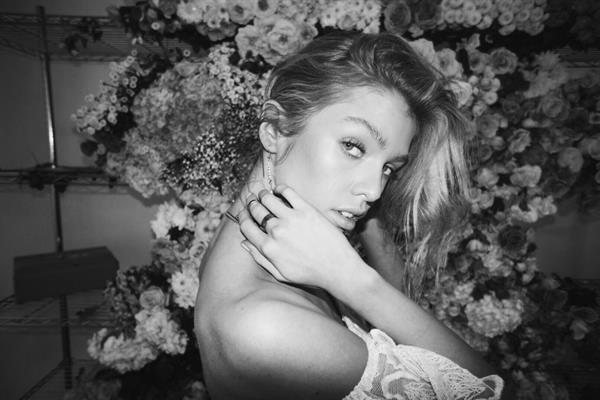 Stella Maxwell