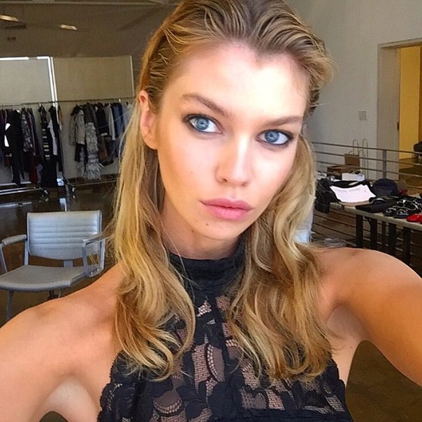 Stella Maxwell taking a selfie