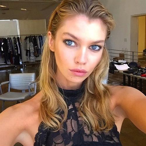 Stella Maxwell taking a selfie