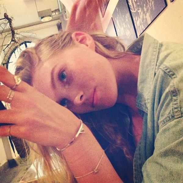 Elsa Hosk taking a selfie