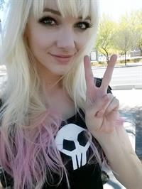 Lyz Brickley taking a selfie