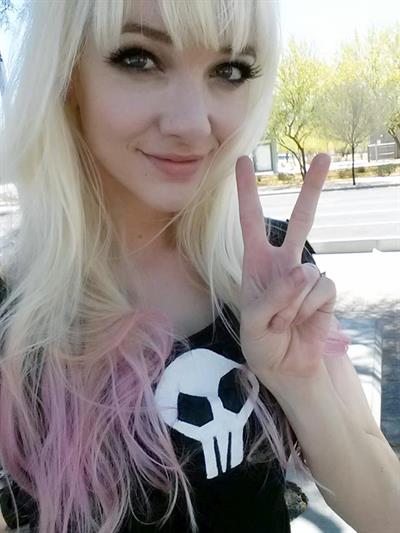 Lyz Brickley taking a selfie