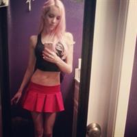 Lyz Brickley taking a selfie