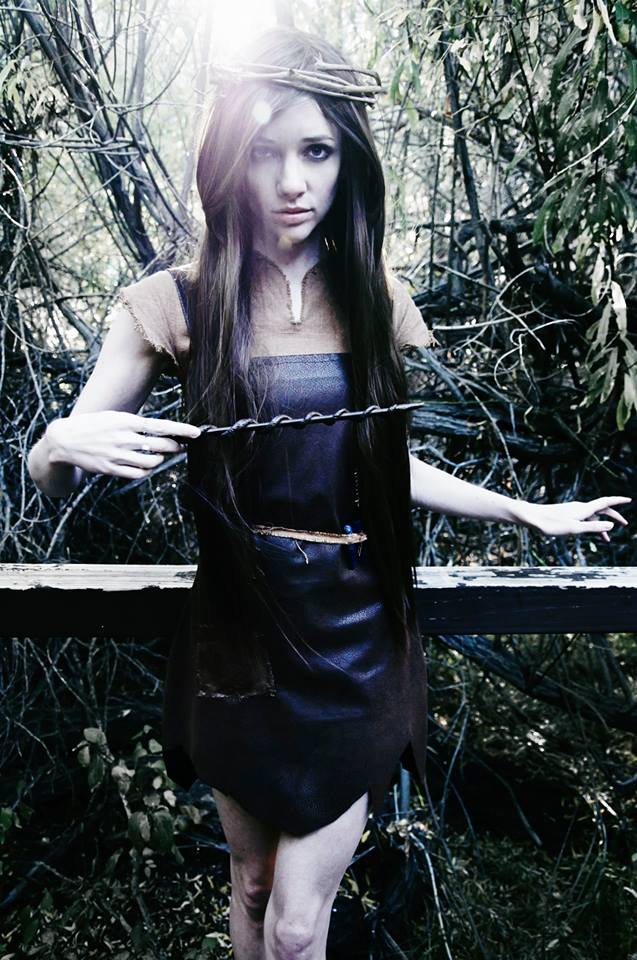 Lyz Brickley - Path of Exile Witch Cosplay