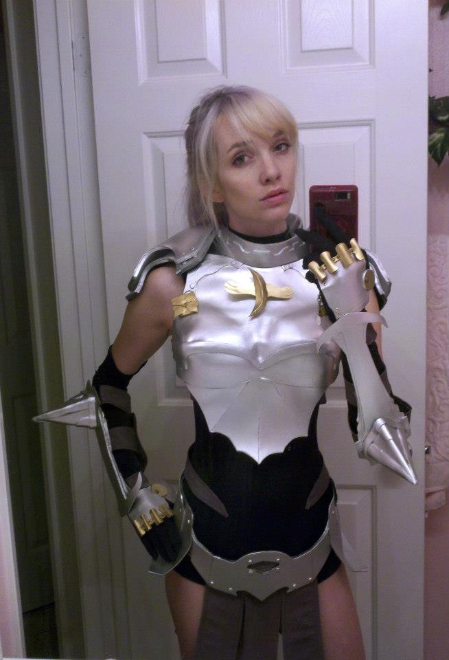 Lyz Brickley - Lightning Cospaly