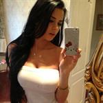 Demi Rose Mawby taking a selfie