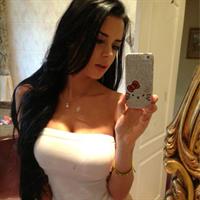 Demi Rose Mawby taking a selfie