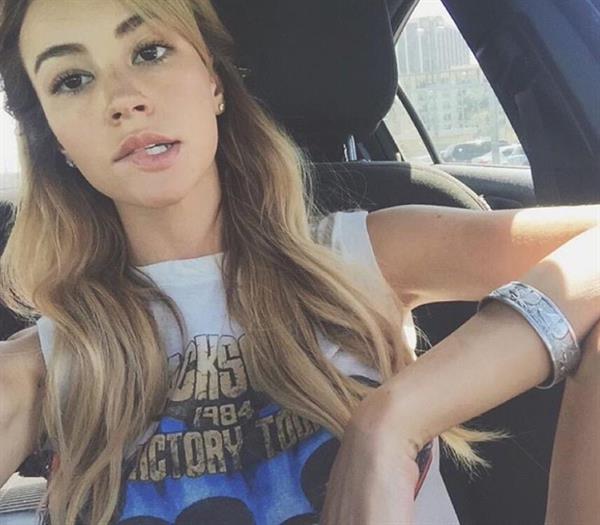 Bryana Holly taking a selfie