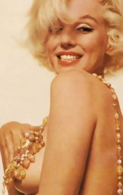 Marilyn Monroe shows some side boob