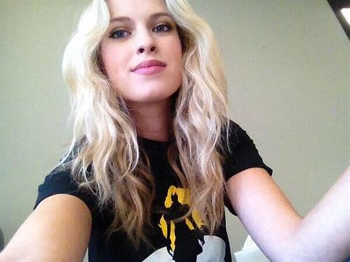 Barbara Dunkelman taking a selfie