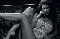 Alice Peneaca in lingerie