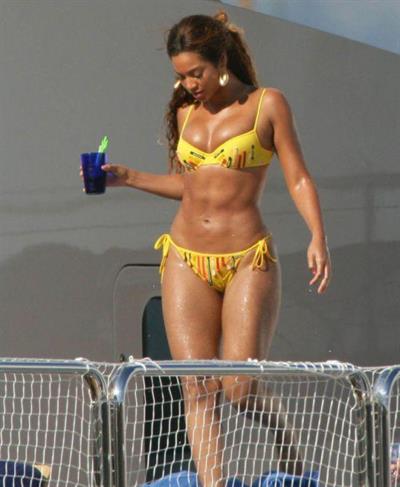 Beyoncé Knowles Bikini Pictures Beyoncé Knowles in a bikini