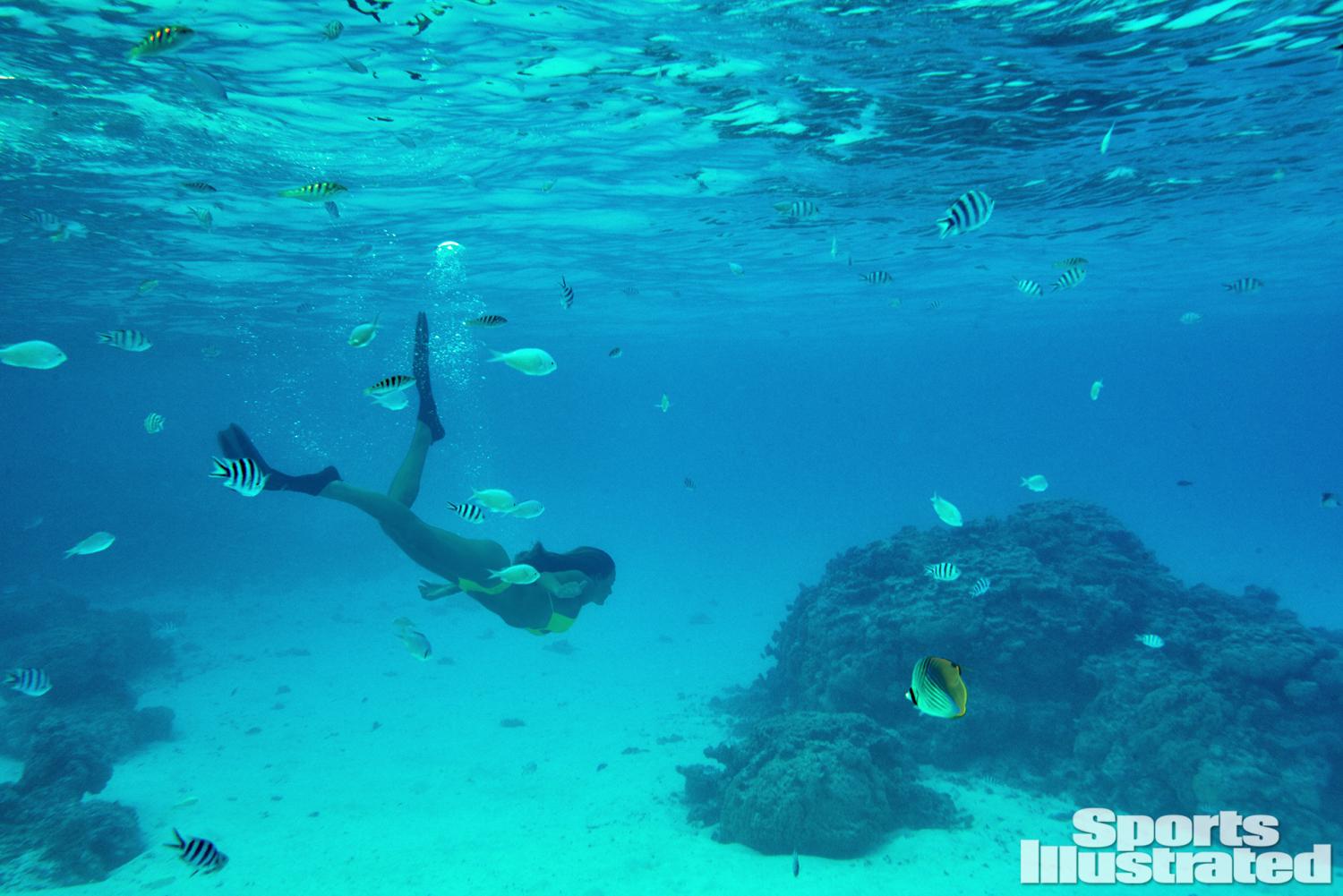 Hannah Davis - Sports Illustrated Swimsuit 2016