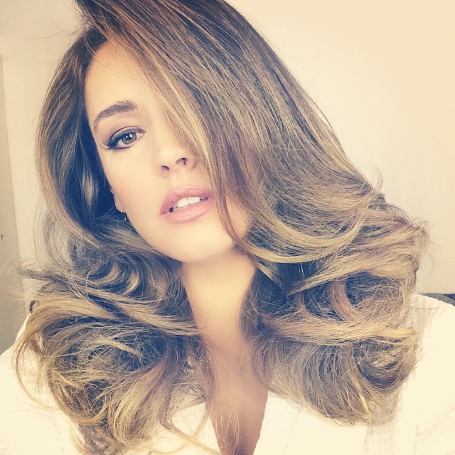 Kelly Brook taking a selfie