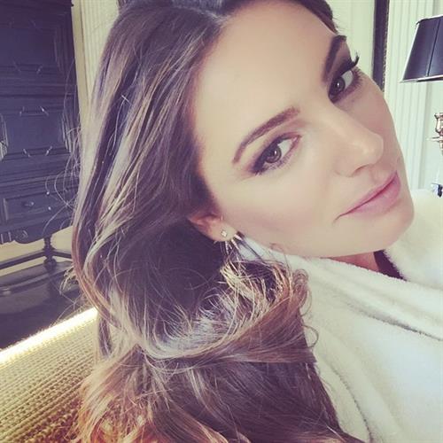 Kelly Brook taking a selfie