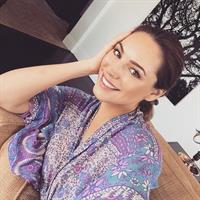 Kelly Brook taking a selfie
